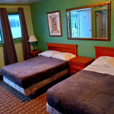 Chalet Inn Motel Dryden Eksteriør billede