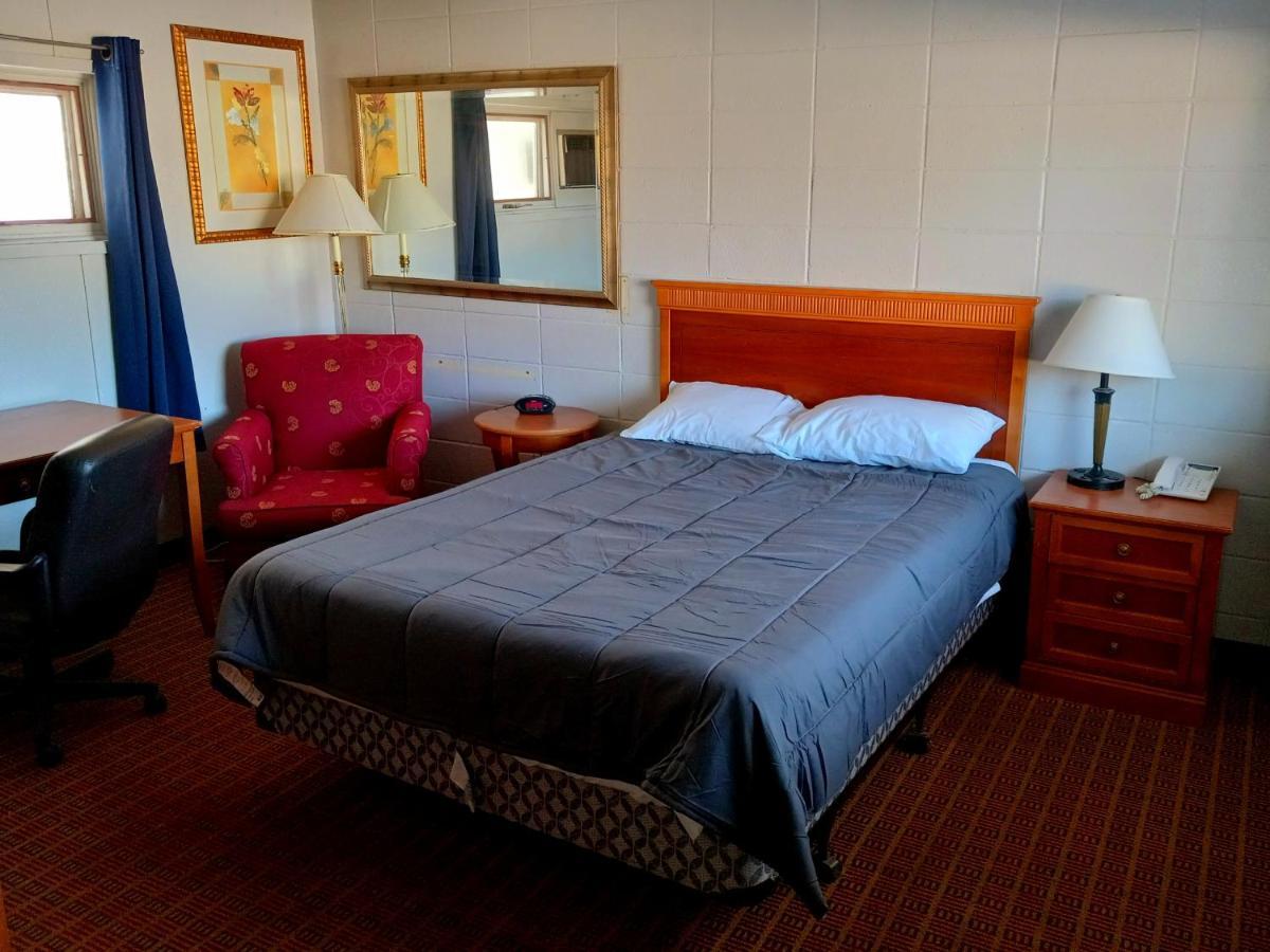 Chalet Inn Motel Dryden Eksteriør billede