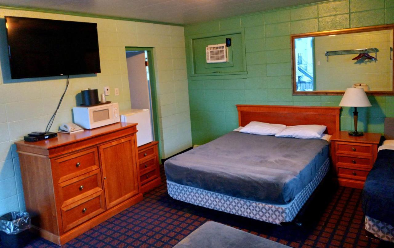 Chalet Inn Motel Dryden Eksteriør billede